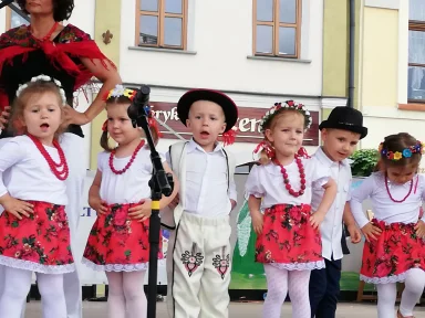 750 - LECIE ŻYWCA - WYSTĘP DZIECI NA RYNKU 18.06.2018 r.. Zdjęcie nr 17