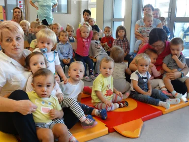TEATRZYK "KRÓLOWA ŚNIEGU" W ŻŁOBKU. Zdjęcie nr 5
