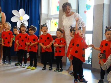 POŻEGNANIE DZIECI Z GRUPY III i II.. Zdjęcie nr 28