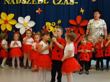 POŻEGNANIE DZIECI Z GRUPY III i II.. Zdjęcie nr 27