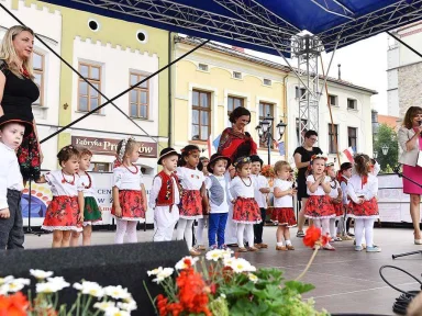 750 - LECIE ŻYWCA - WYSTĘP DZIECI NA RYNKU 18.06.2018 r.. Zdjęcie nr 11