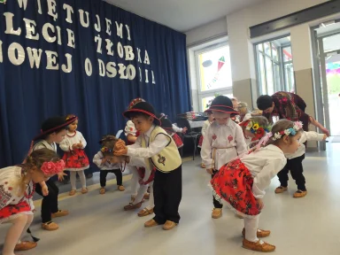 40 - LECIE ŻŁOBKA W NOWEJ ODSŁONIE - 27.05.2017r. . Zdjęcie nr 18