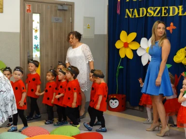 POŻEGNANIE DZIECI Z GRUPY III i II.. Zdjęcie nr 8