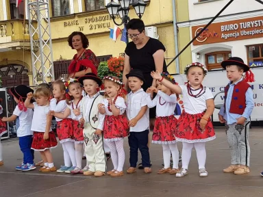 750 - LECIE ŻYWCA - WYSTĘP DZIECI NA RYNKU 18.06.2018 r.. Zdjęcie nr 13
