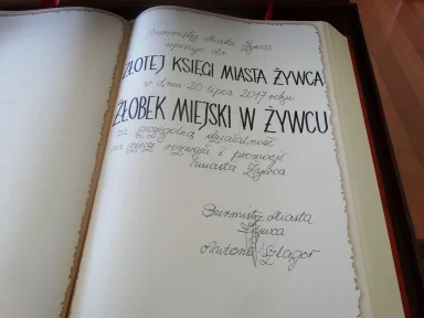 WPIS ŻŁOBKA DO ZŁOTEJ KSIĘGI MIASTA ŻYWCA - 20.07.2017 r.. Zdjęcie nr 1