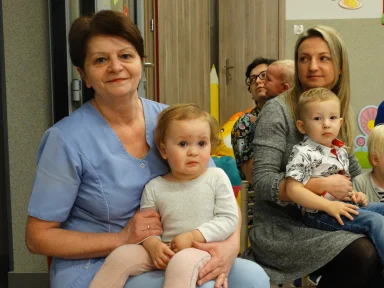 TEATRZYK "CZERWONY KAPTUREK" W ŻŁOBKU. Zdjęcie nr 10