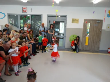 POŻEGNANIE DZIECI Z GRUPY III i II.. Zdjęcie nr 49