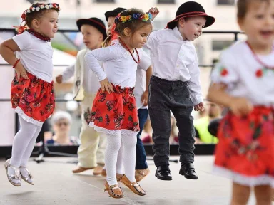 750 - LECIE ŻYWCA - WYSTĘP DZIECI NA RYNKU 18.06.2018 r.. Zdjęcie nr 9