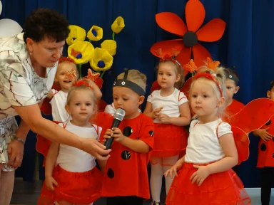 POŻEGNANIE DZIECI Z GRUPY III i II.. Zdjęcie nr 12