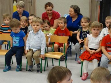 TEATRZYK "CZERWONY KAPTUREK" W ŻŁOBKU. Zdjęcie nr 8