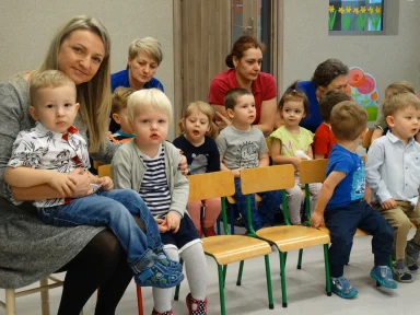 TEATRZYK "CZERWONY KAPTUREK" W ŻŁOBKU. Zdjęcie nr 3