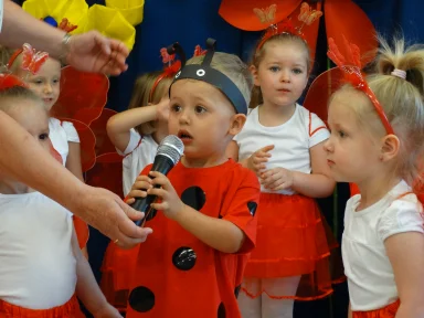 POŻEGNANIE DZIECI Z GRUPY III i II.. Zdjęcie nr 11