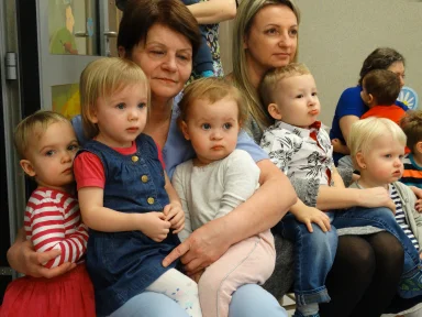 TEATRZYK "CZERWONY KAPTUREK" W ŻŁOBKU. Zdjęcie nr 18