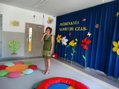 POŻEGNANIE DZIECI Z GRUPY III i II.. Zdjęcie nr 2