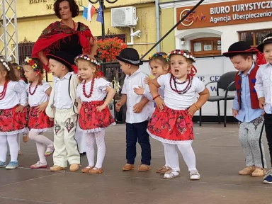 750 - LECIE ŻYWCA - WYSTĘP DZIECI NA RYNKU 18.06.2018 r.. Zdjęcie nr 14