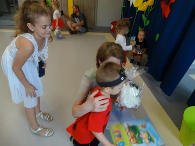 POŻEGNANIE DZIECI Z GRUPY III i II.. Zdjęcie nr 54