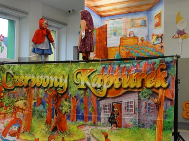 TEATRZYK "CZERWONY KAPTUREK" W ŻŁOBKU. Zdjęcie nr 15