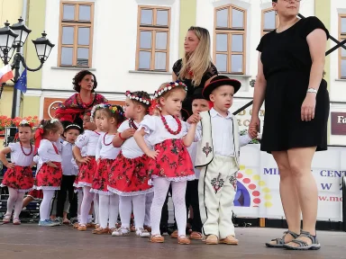 750 - LECIE ŻYWCA - WYSTĘP DZIECI NA RYNKU 18.06.2018 r.. Zdjęcie nr 20