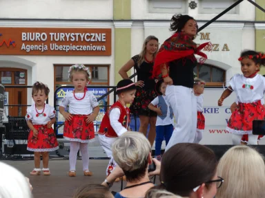 750 - LECIE ŻYWCA - WYSTĘP DZIECI NA RYNKU 18.06.2018 r.. Zdjęcie nr 6