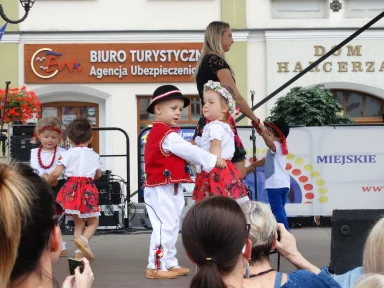 750 - LECIE ŻYWCA - WYSTĘP DZIECI NA RYNKU 18.06.2018 r.. Zdjęcie nr 5