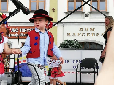 750 - LECIE ŻYWCA - WYSTĘP DZIECI NA RYNKU 18.06.2018 r.. Zdjęcie nr 16
