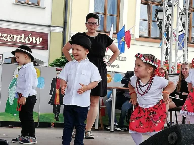 750 - LECIE ŻYWCA - WYSTĘP DZIECI NA RYNKU 18.06.2018 r.. Zdjęcie nr 22
