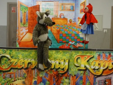 TEATRZYK "CZERWONY KAPTUREK" W ŻŁOBKU. Zdjęcie nr 19