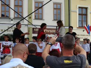 750 - LECIE ŻYWCA - WYSTĘP DZIECI NA RYNKU 18.06.2018 r.. Zdjęcie nr 23