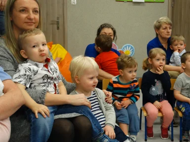 TEATRZYK "CZERWONY KAPTUREK" W ŻŁOBKU. Zdjęcie nr 20