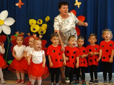 POŻEGNANIE DZIECI Z GRUPY III i II.. Zdjęcie nr 35