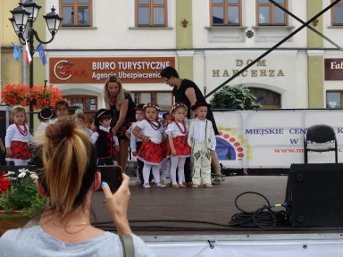 750 - LECIE ŻYWCA - WYSTĘP DZIECI NA RYNKU 18.06.2018 r.. Zdjęcie nr 3