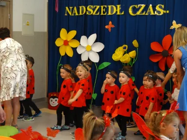 POŻEGNANIE DZIECI Z GRUPY III i II.. Zdjęcie nr 7