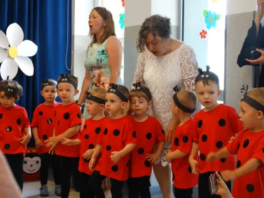 POŻEGNANIE DZIECI Z GRUPY III i II.. Zdjęcie nr 36