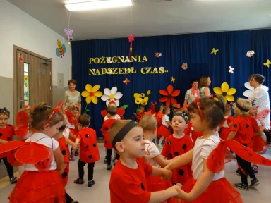 POŻEGNANIE DZIECI Z GRUPY III i II.. Zdjęcie nr 24