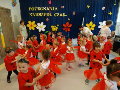 POŻEGNANIE DZIECI Z GRUPY III i II.. Zdjęcie nr 26